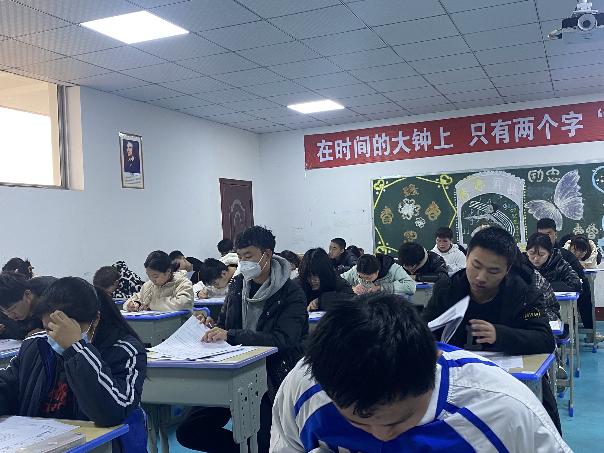 学员参加周测